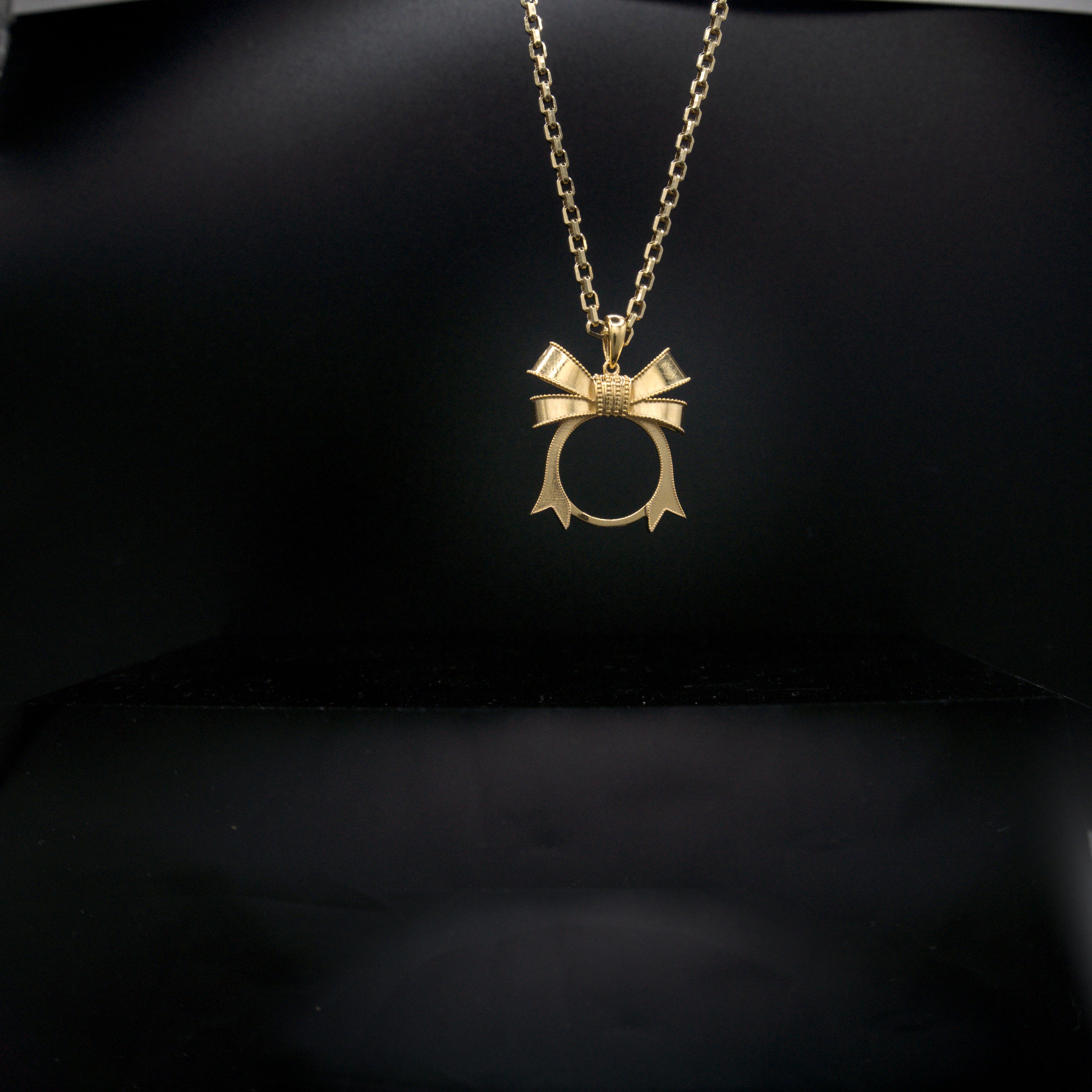 Round Ribbon Photo Pendant with Customized Photo