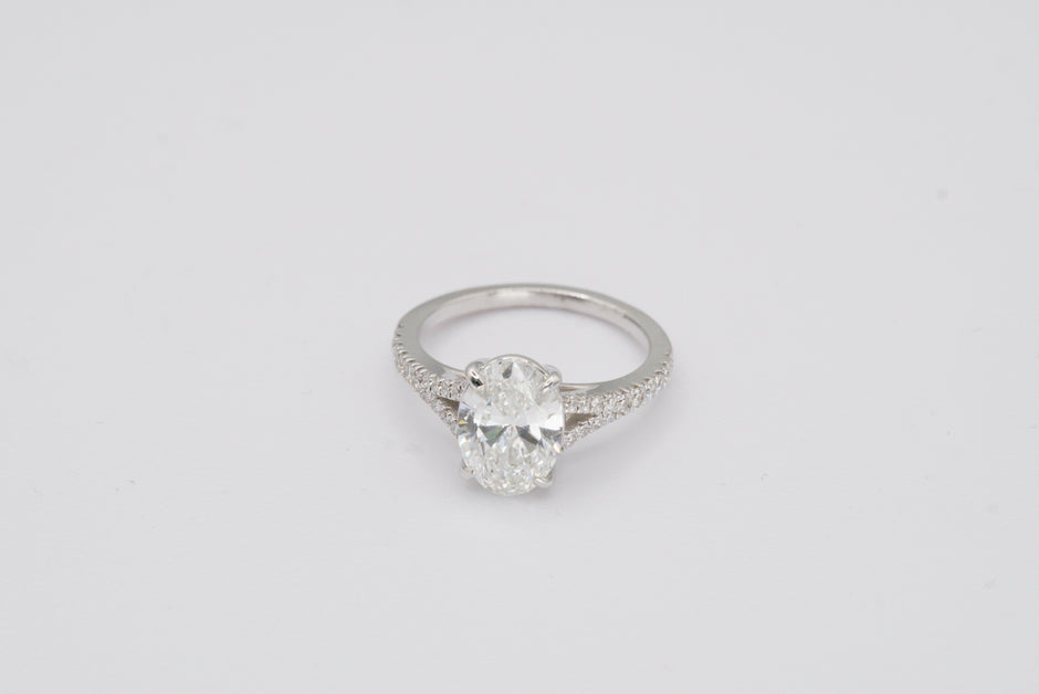 IGI Certified Oval Diamond Solitaire Split Shank Ring in White Gold