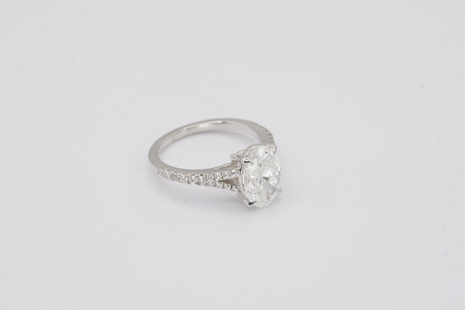 IGI Certified Oval Diamond Solitaire Split Shank Ring in White Gold