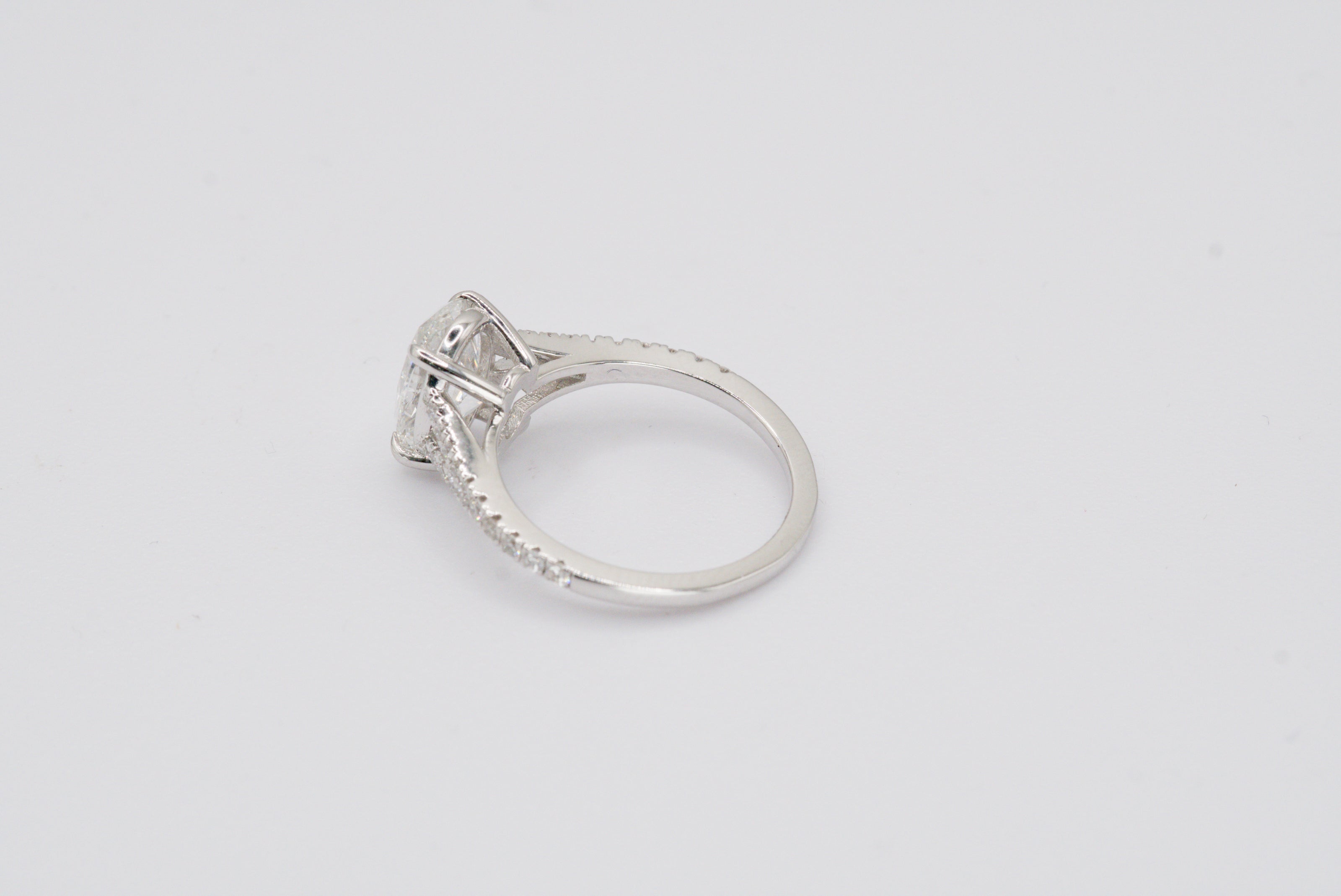 IGI Certified Oval Diamond Solitaire Split Shank Ring in White Gold