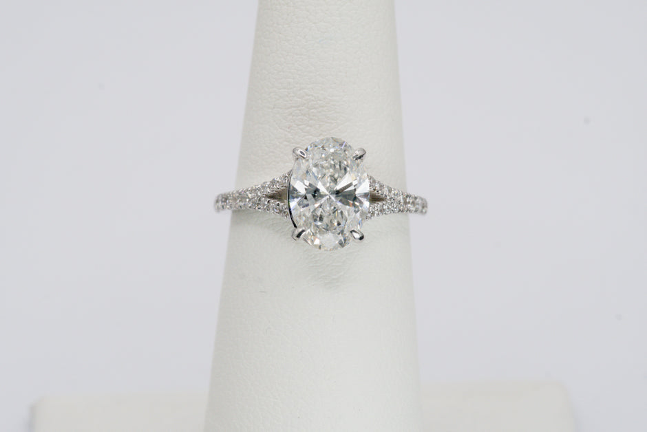 IGI Certified Oval Diamond Solitaire Split Shank Ring in White Gold