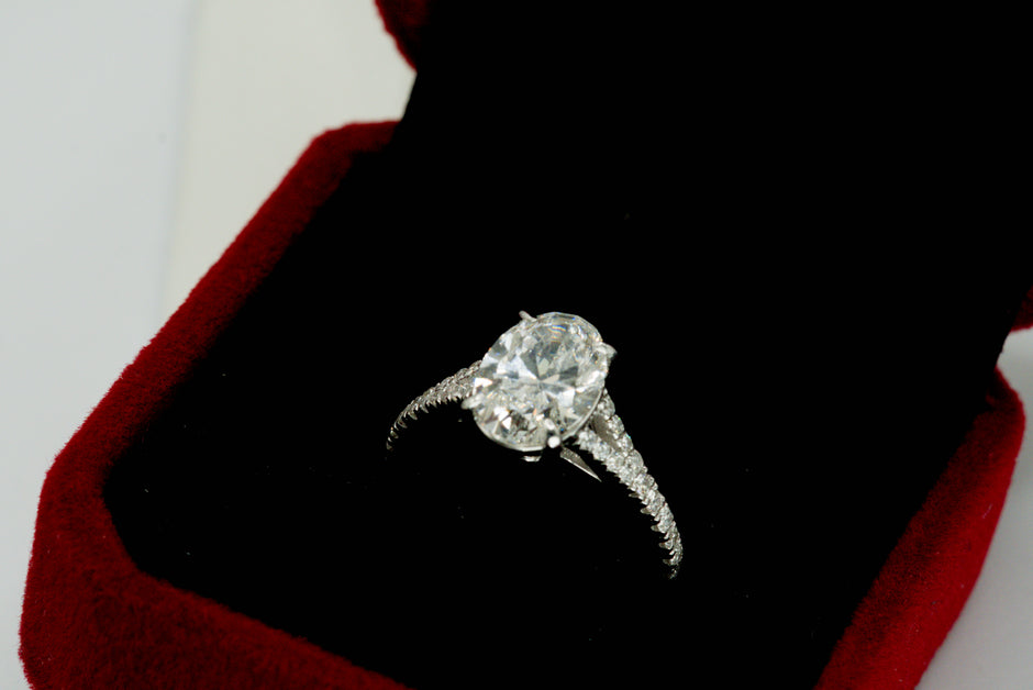 IGI Certified Oval Diamond Solitaire Split Shank Ring in White Gold