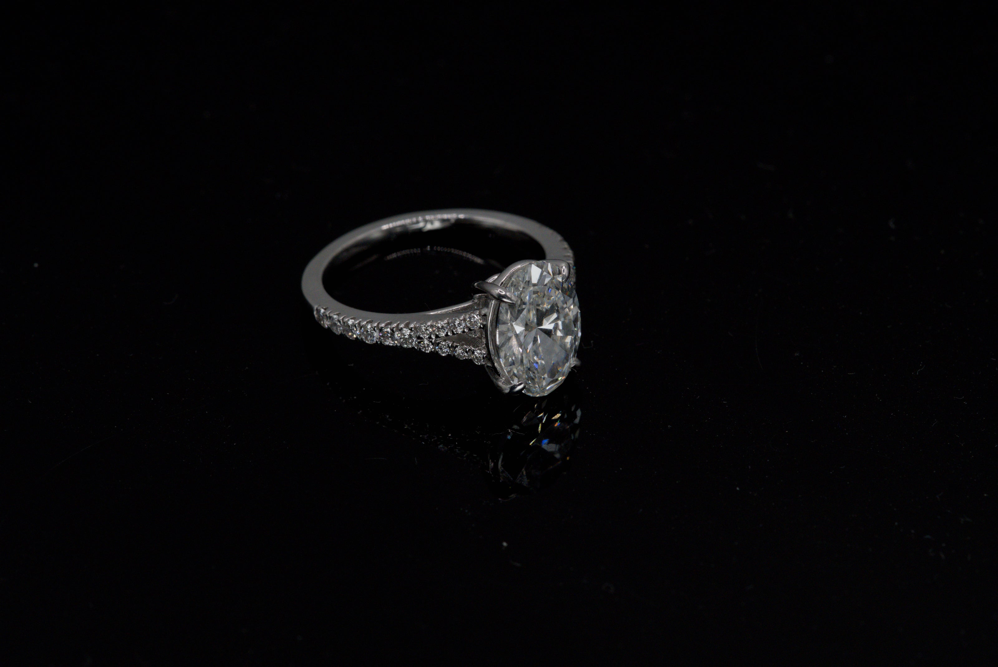 IGI Certified Oval Diamond Solitaire Split Shank Ring in White Gold