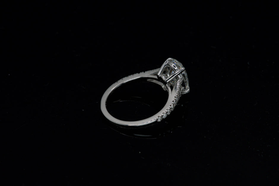 IGI Certified Oval Diamond Solitaire Split Shank Ring in White Gold