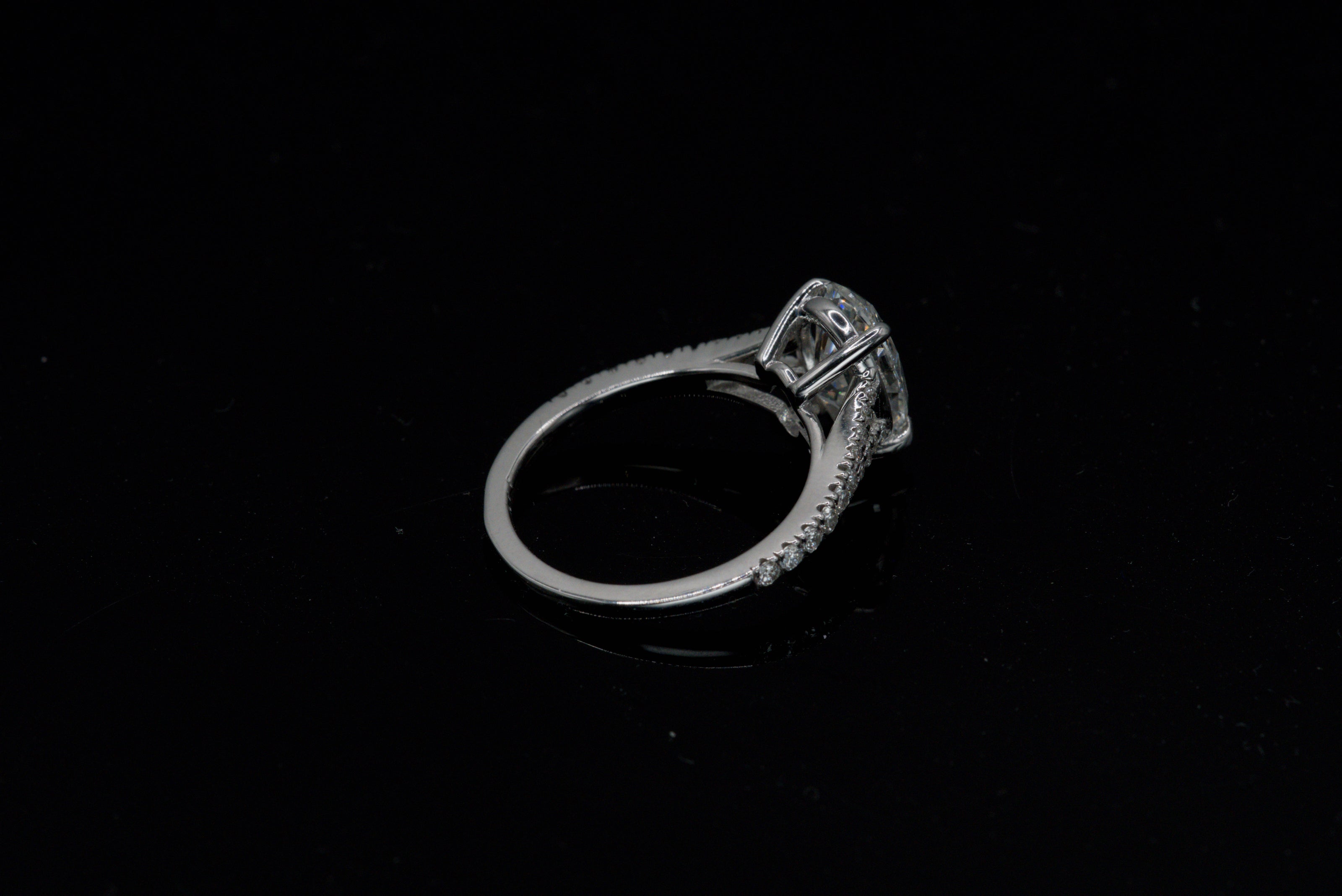 IGI Certified Oval Diamond Solitaire Split Shank Ring in White Gold
