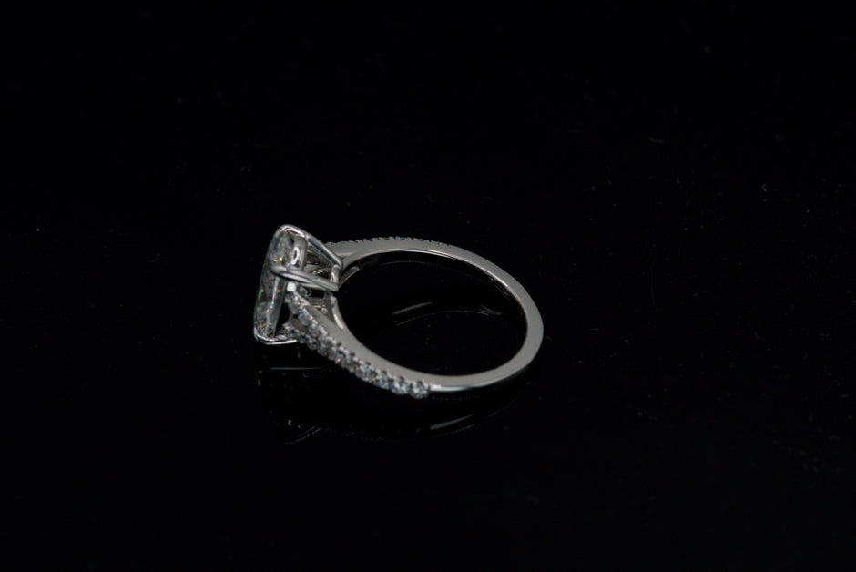 IGI Certified Oval Diamond Solitaire Split Shank Ring in White Gold