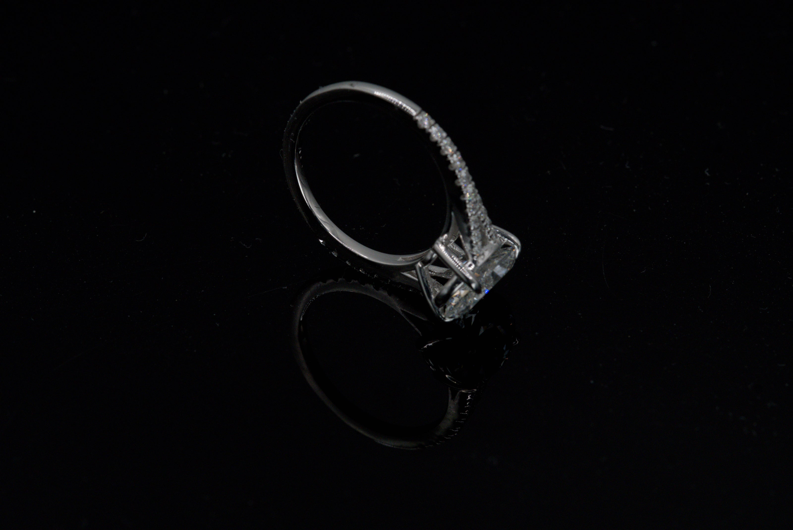 IGI Certified Oval Diamond Solitaire Split Shank Ring in White Gold