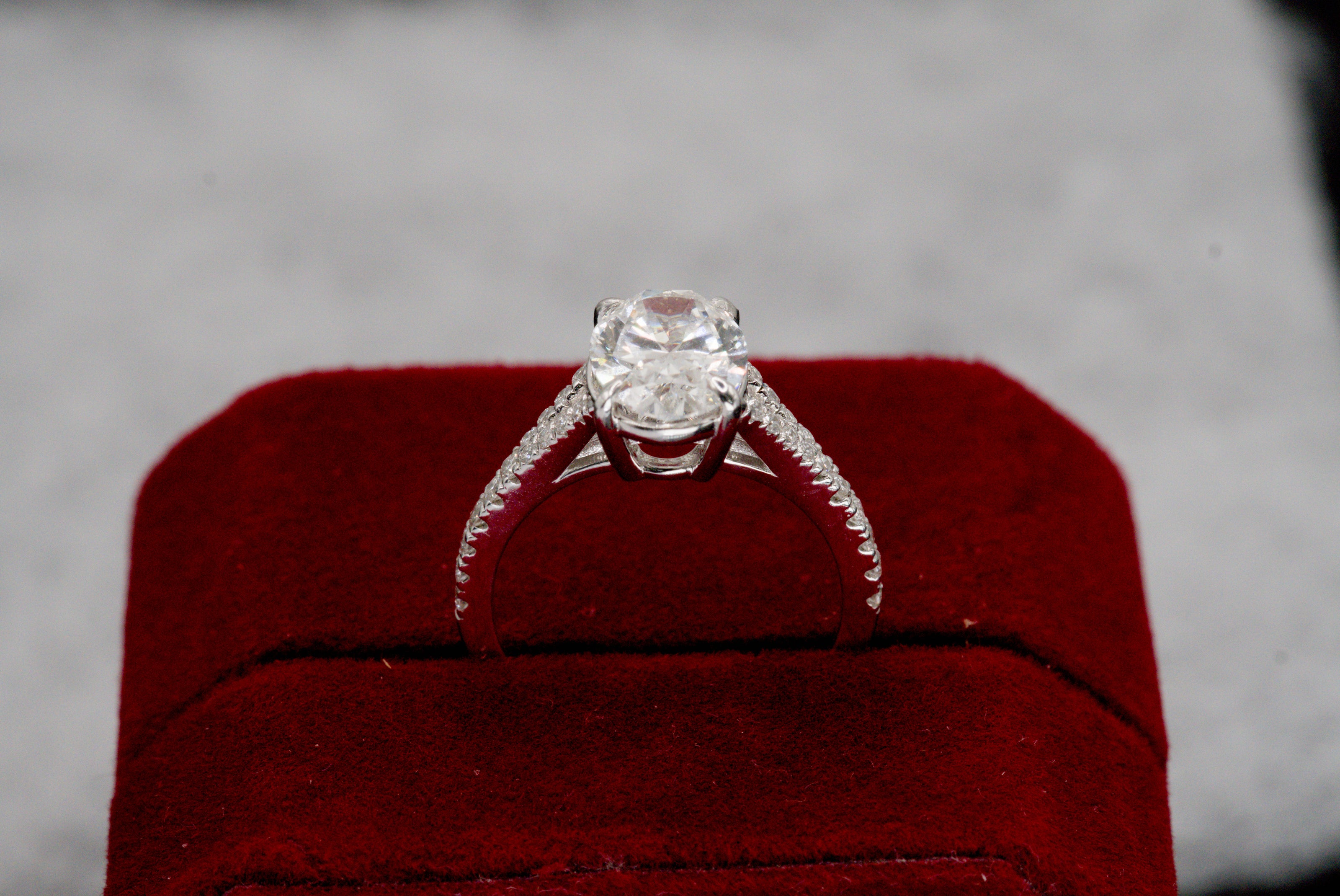 IGI Certified Oval Diamond Solitaire Split Shank Ring in White Gold