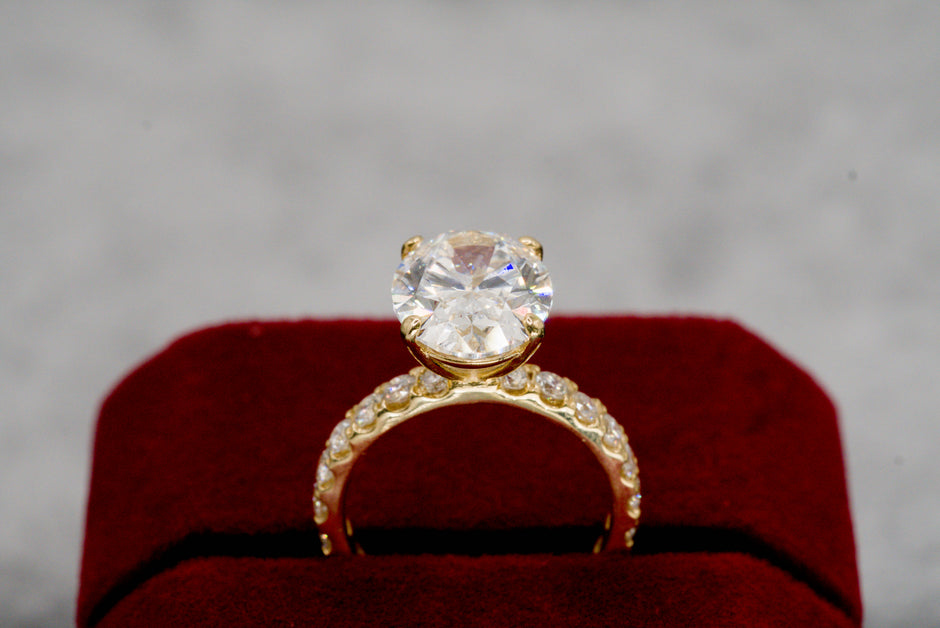 5.1ct Oval Brilliant IGI Certified Lab Diamond Solitaire Ring in 14K Yellow Gold