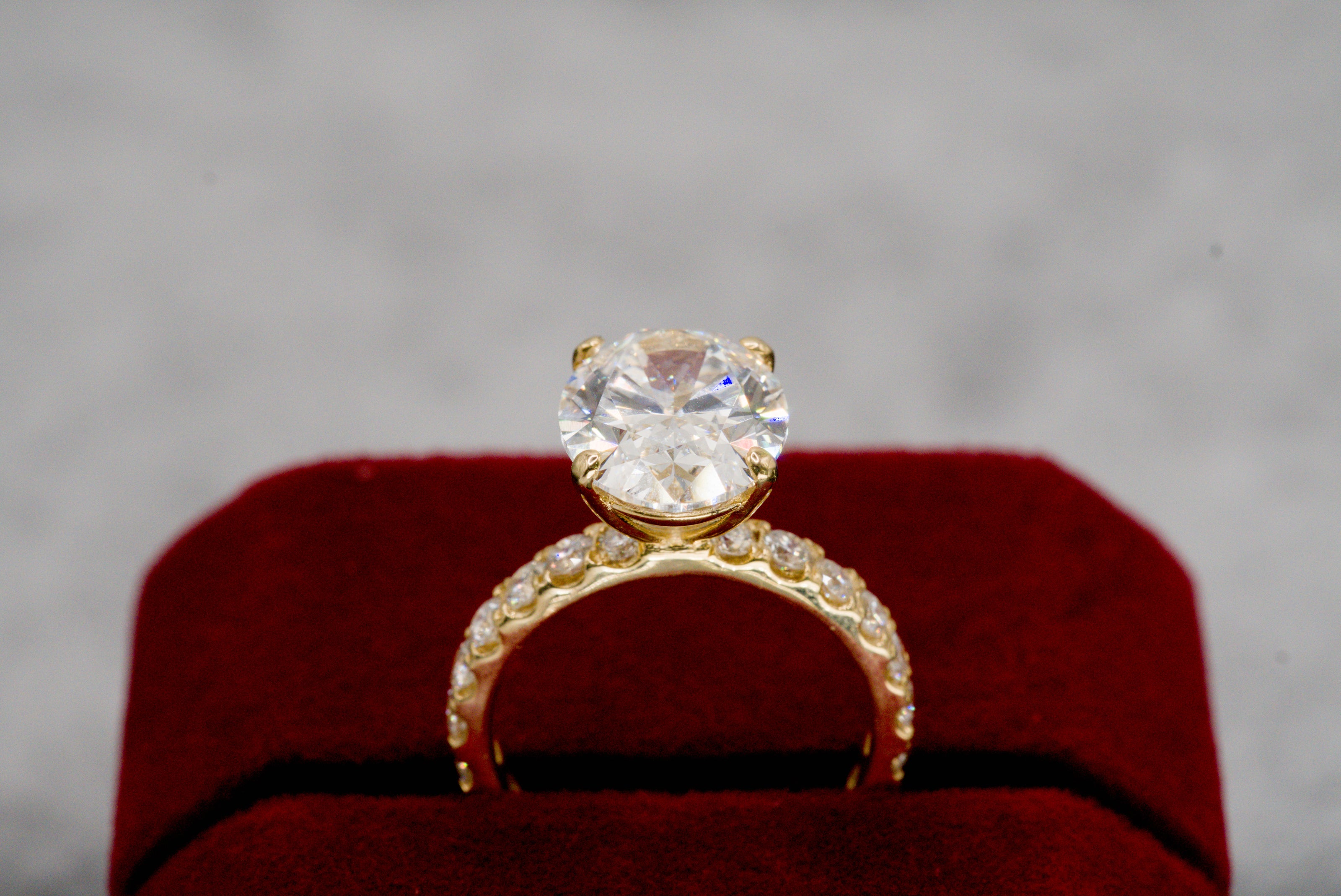 5.1ct Oval Brilliant IGI Certified Lab Diamond Solitaire Ring in 14K Yellow Gold