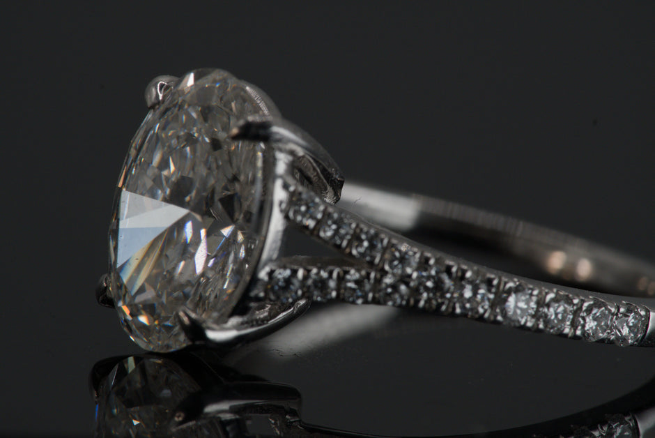 IGI Certified Oval Diamond Solitaire Split Shank Ring in White Gold