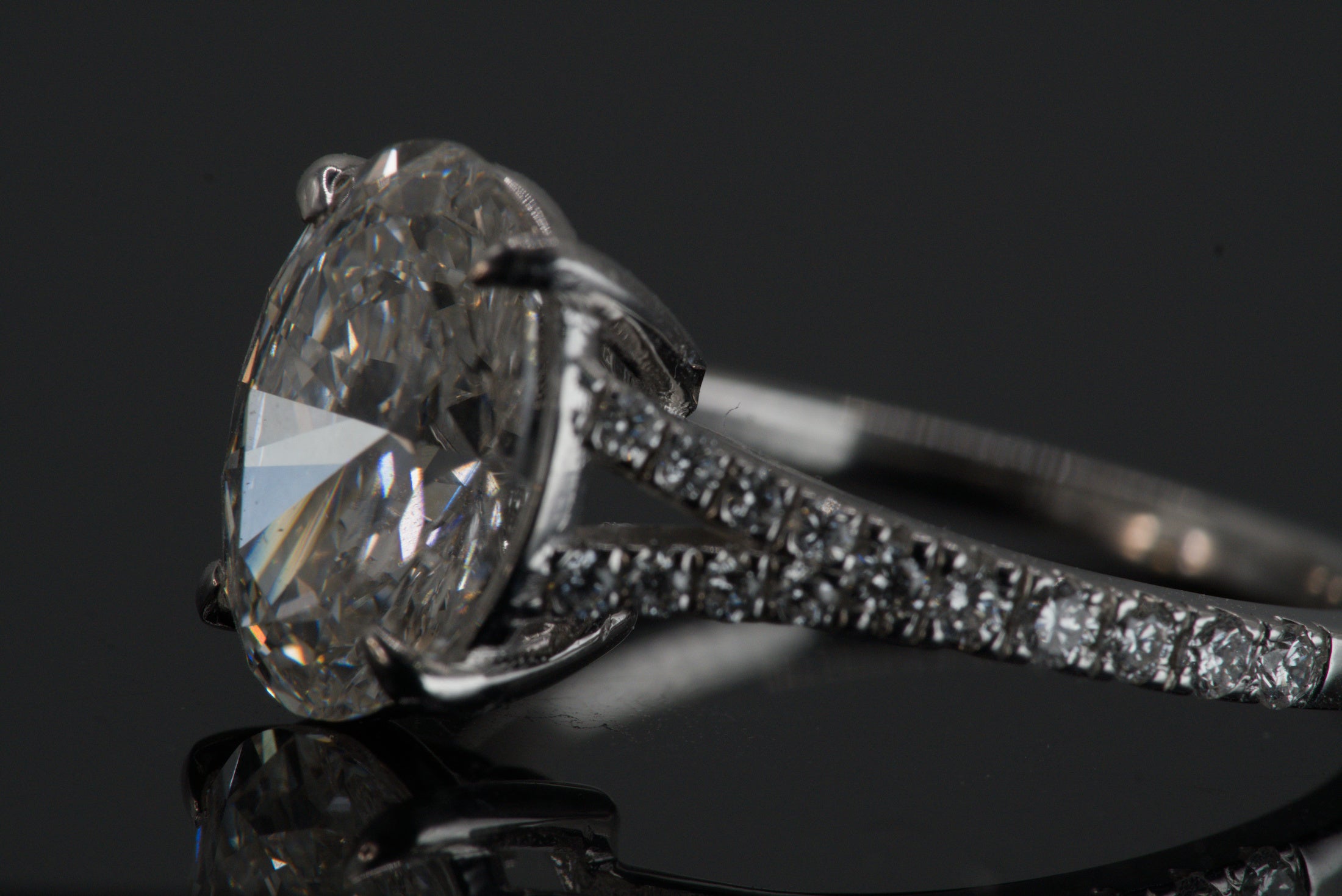 IGI Certified Oval Diamond Solitaire Split Shank Ring in White Gold