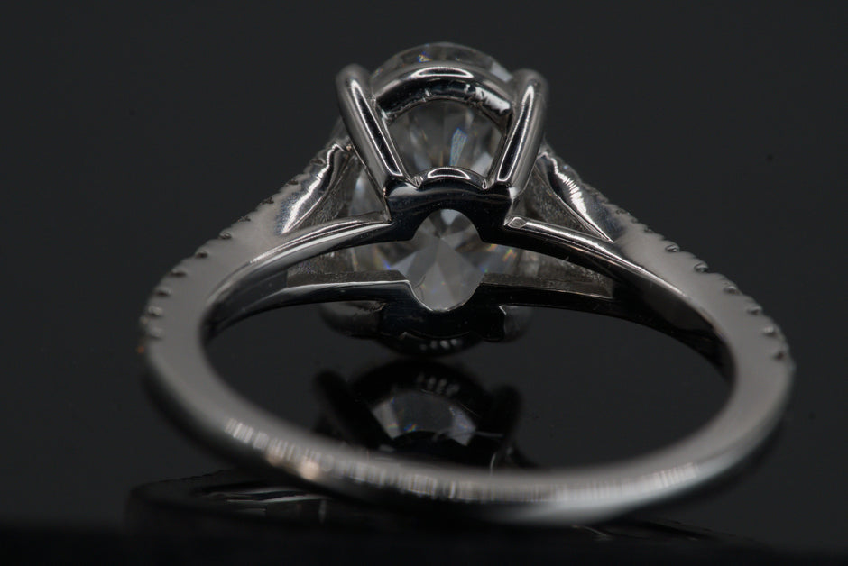 IGI Certified Oval Diamond Solitaire Split Shank Ring in White Gold