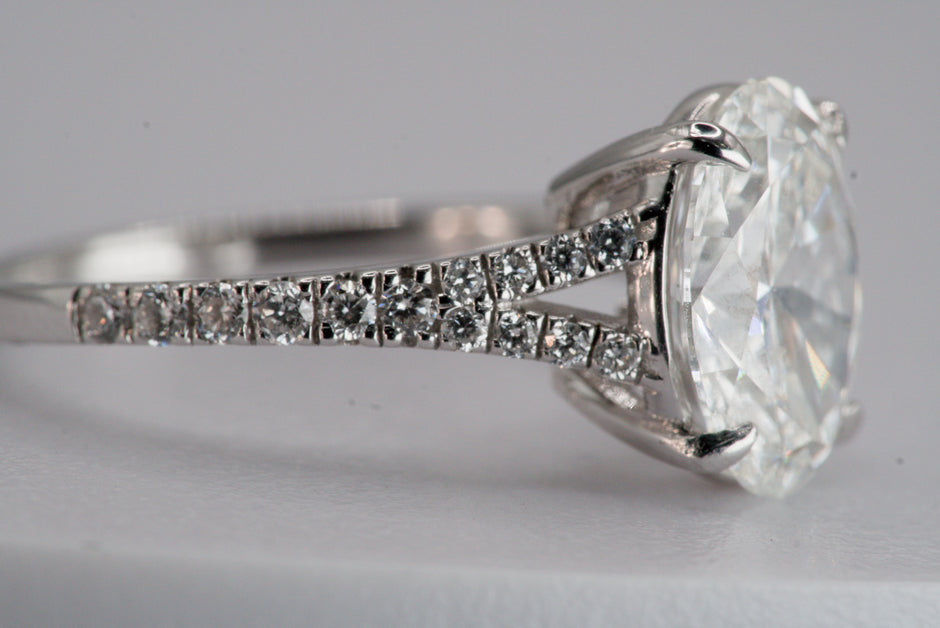 IGI Certified Oval Diamond Solitaire Split Shank Ring in White Gold