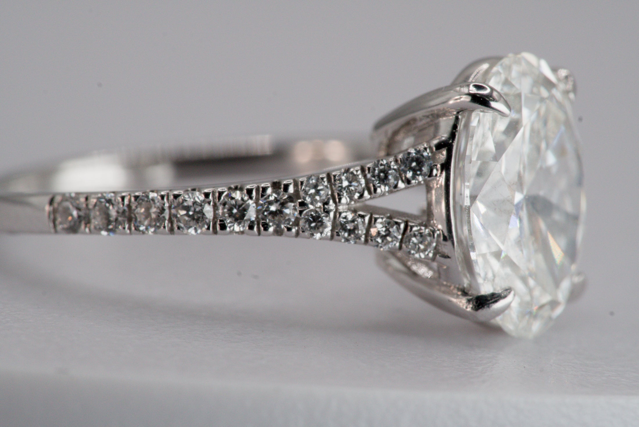 IGI Certified Oval Diamond Solitaire Split Shank Ring in White Gold